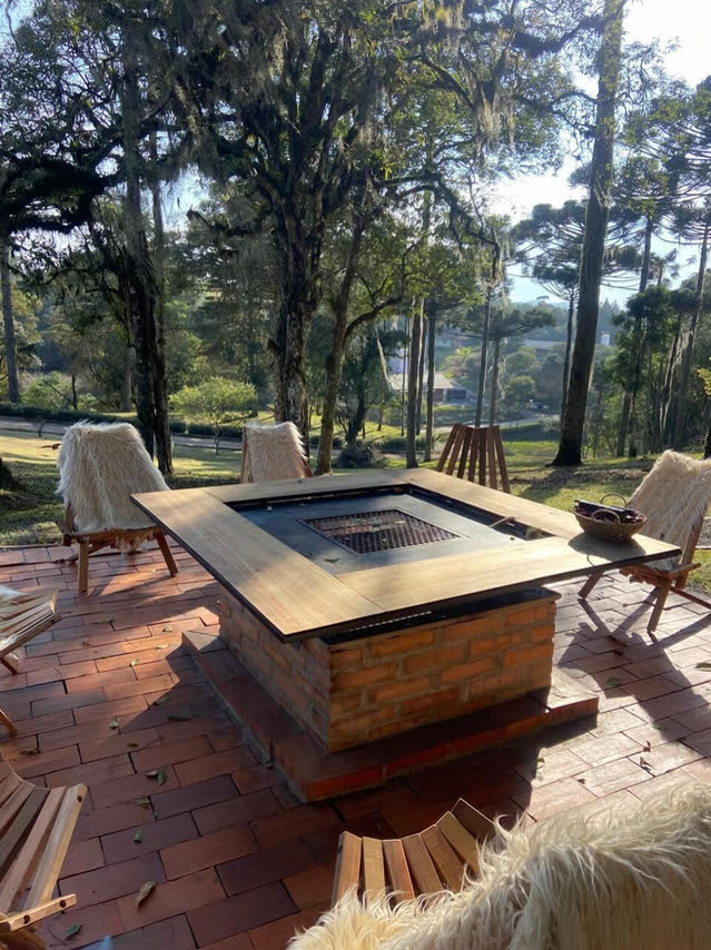 Varanda privativa do chalé com vista pro jardim